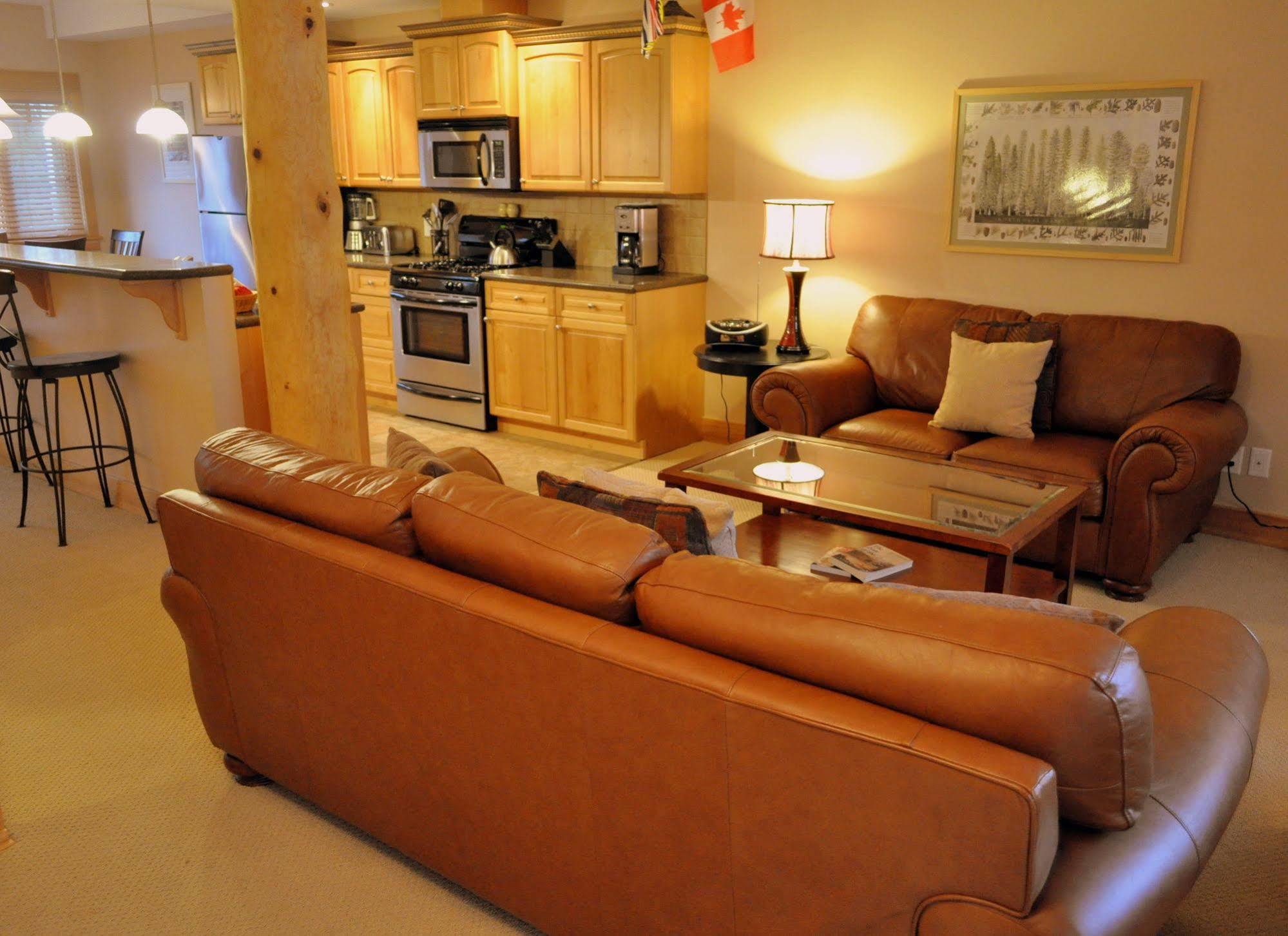 Red Mountain Village Condos รอสแลนด์ ภายนอก รูปภาพ