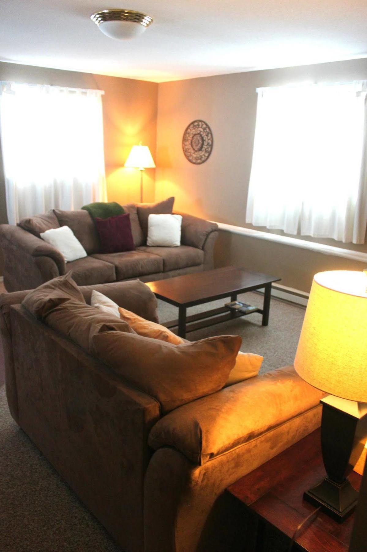 Red Mountain Village Condos รอสแลนด์ ภายนอก รูปภาพ